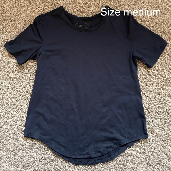 Zyia Go To Tee, size medium - Picture 1 of 1